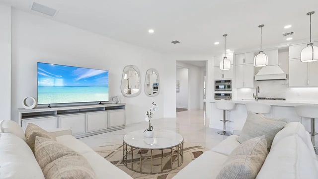 4 of 47 - 5633 Saint Armands Way, Westlake, FL