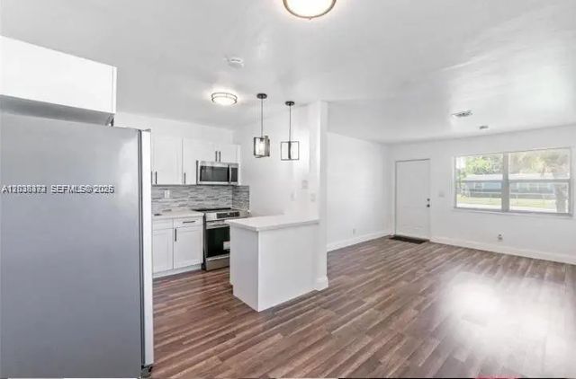 5 of 15 - 1040 Nw 23rd Terrace, Fort Lauderdale, FL