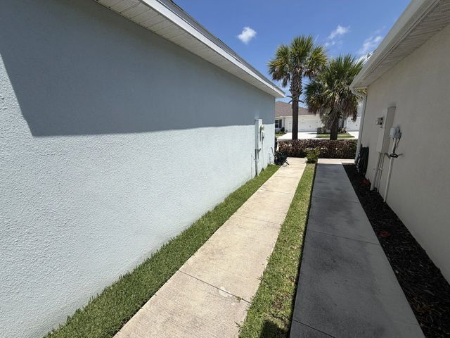 4 of 40 - 845 Persimmon Place, Fort Pierce, FL