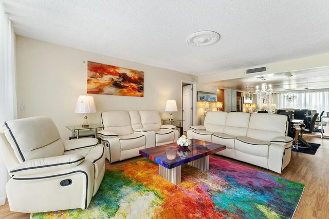 4 of 33 - 5600 N Flagler Drive #402, West Palm Beach, FL