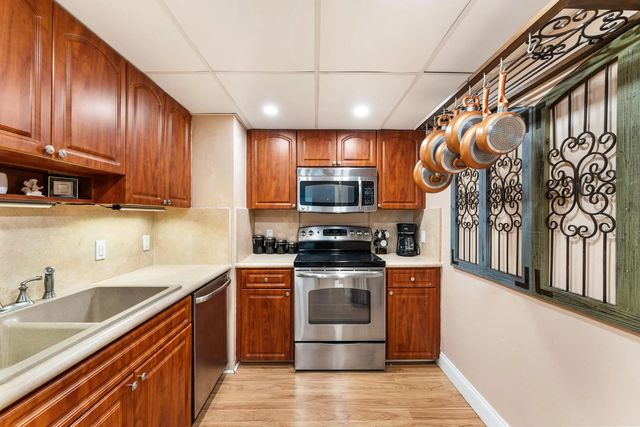 5 of 33 - 5600 N Flagler Drive #402, West Palm Beach, FL