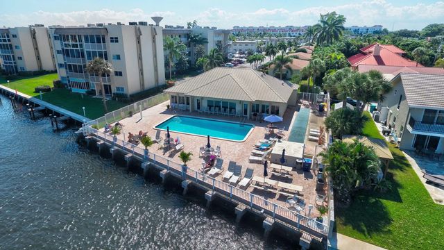 638 Snug Harbor Drive #e11, Boynton Beach