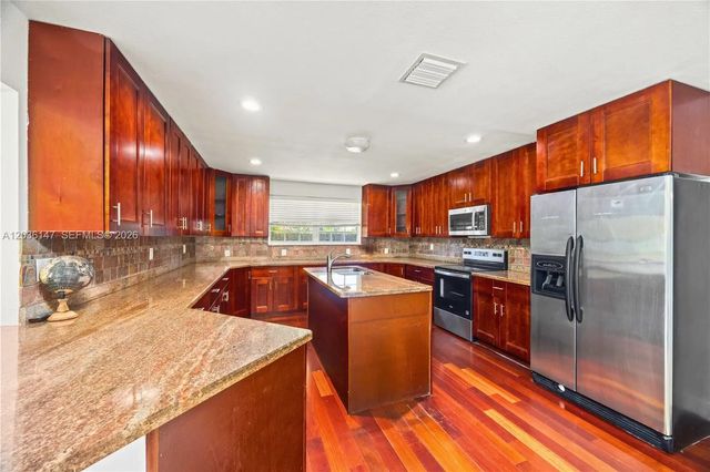 5 of 37 - 230 Ne 5th Avenue, Dania Beach, FL