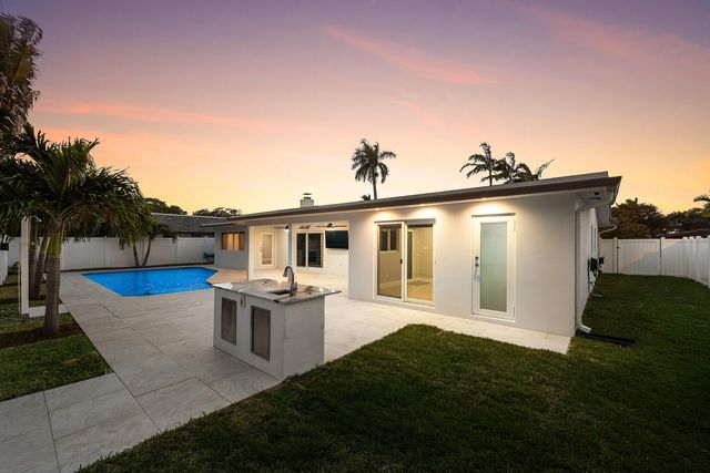4 of 37 - 2846 Ne 35th Court, Lighthouse Point, FL