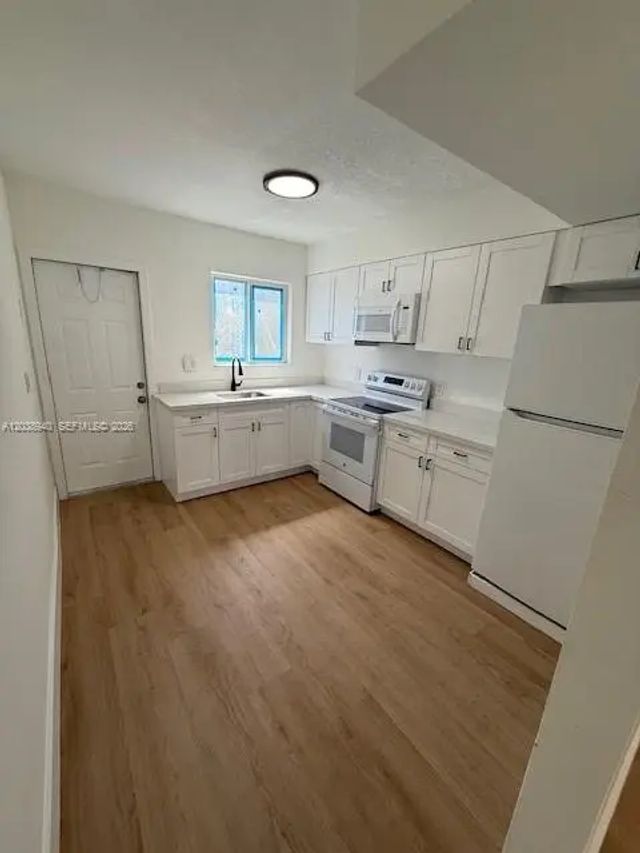 3 of 7 - 1123 N 17th Court, Hollywood, FL