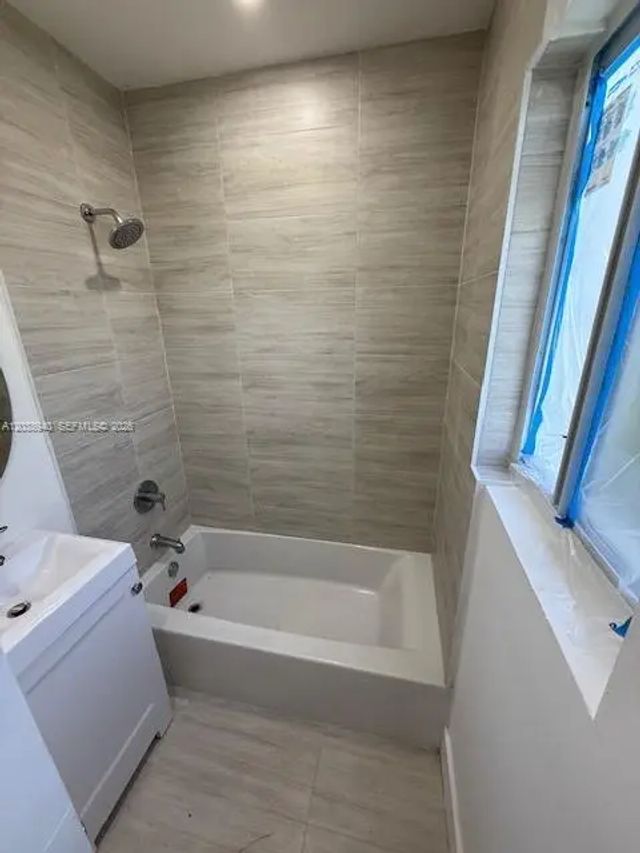 4 of 7 - 1123 N 17th Court, Hollywood, FL