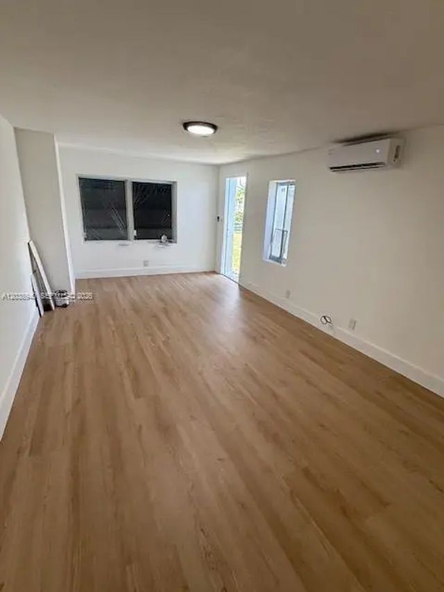 5 of 7 - 1123 N 17th Court, Hollywood, FL