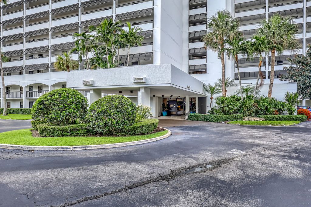 356 Golfview Road #403, North Palm Beach