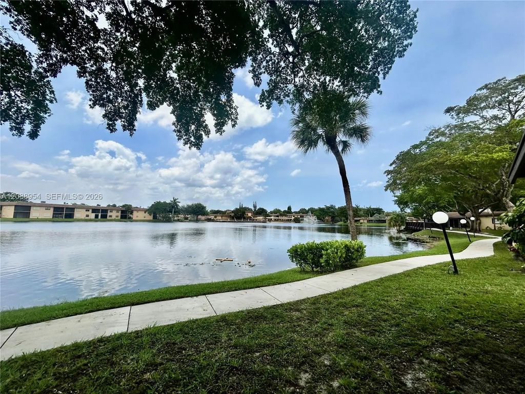 416 Briarwood Circle #2-24, Hollywood
