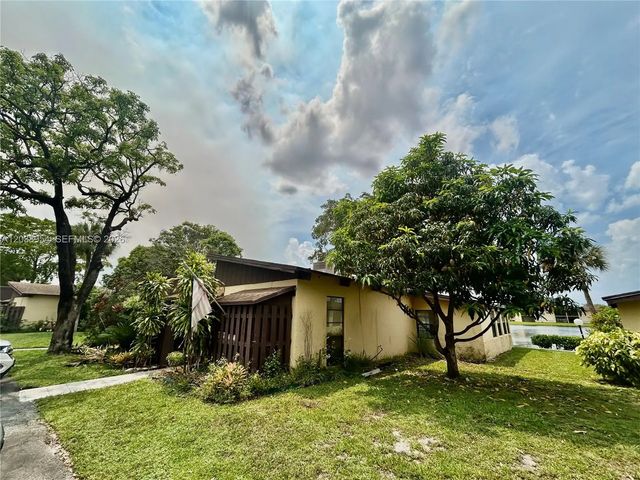 3 of 45 - 416 Briarwood Circle #2-24, Hollywood, FL