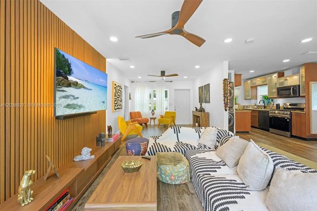 3 of 25 - 761 Ne 82nd Terrace, Miami, FL