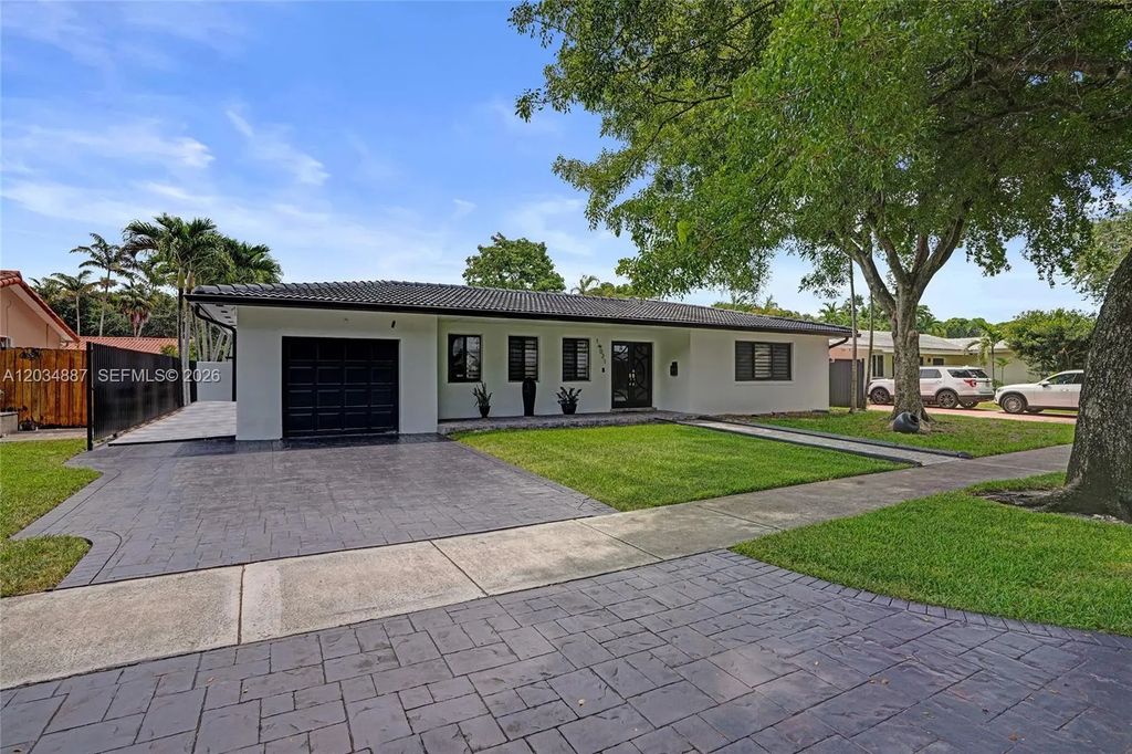 14021 Cypress Court, Miami Lakes