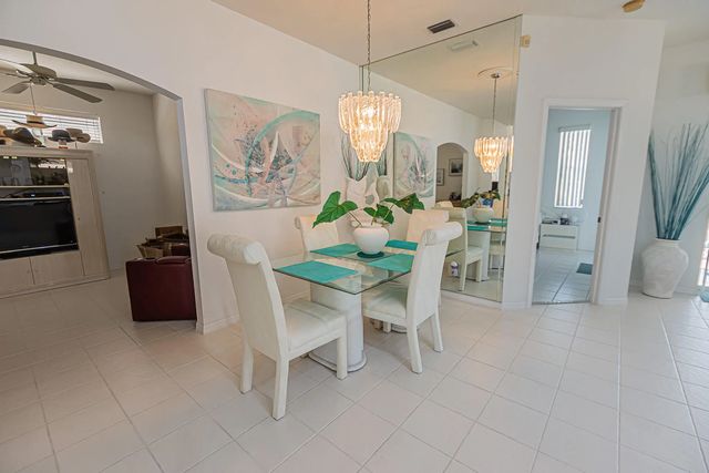 5 of 38 - 517 Nw Galatone Court, Port St. Lucie, FL