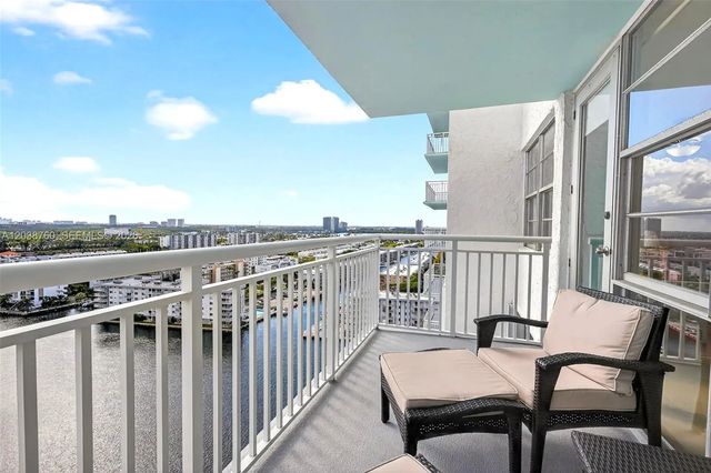 301 174th Street #1905 + Den, Sunny Isles Beach
