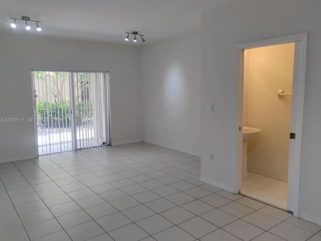 3 of 12 - 5725 Nw 114th Path #107, Doral, FL