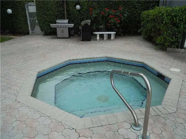 4 of 18 - 5321 Ne 24th Terrace #512a, Fort Lauderdale, FL