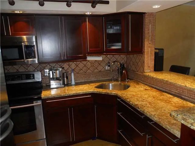 5 of 18 - 5321 Ne 24th Terrace #512a, Fort Lauderdale, FL