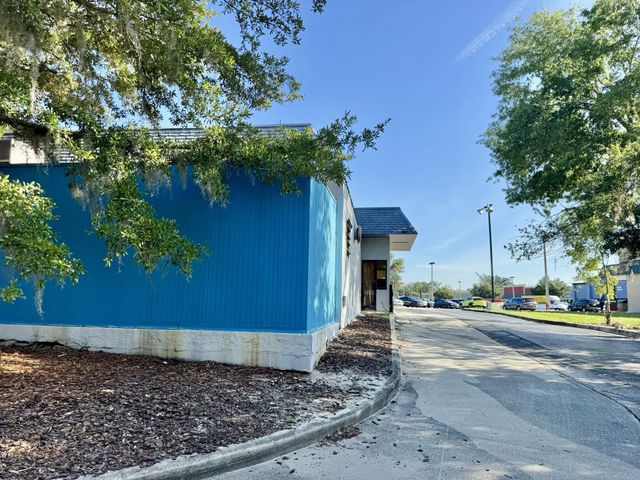 4 of 22 - 1520 Lakeview Drive, Sebring, FL