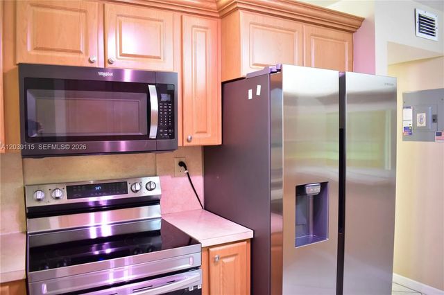 3 of 38 - 9300 Sunrise Lakes Boulevard #208, Sunrise, FL