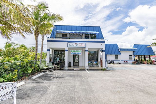 1281 Plaza Circle, 