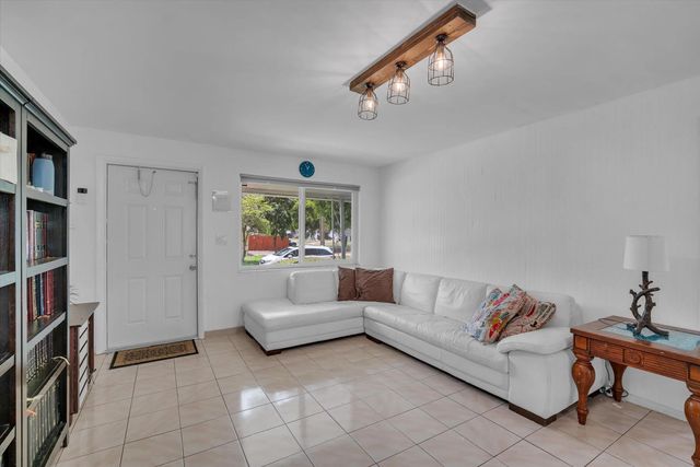 4 of 19 - 7321 Cody Street, Hollywood, FL