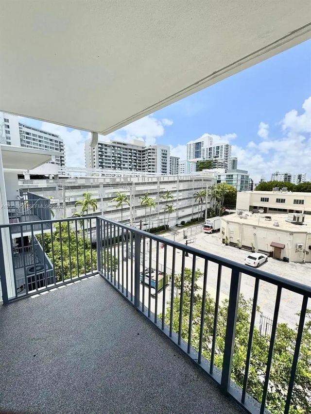 5 of 33 - 1100 Alton Road #5d, Miami Beach, FL