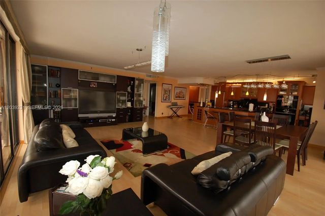 8877 Collins Avenue #507, Surfside