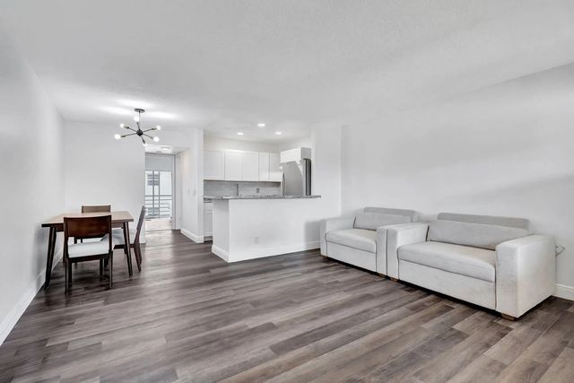 3 of 29 - 211 Sheffield I, West Palm Beach, FL