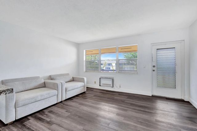 4 of 29 - 211 Sheffield I, West Palm Beach, FL