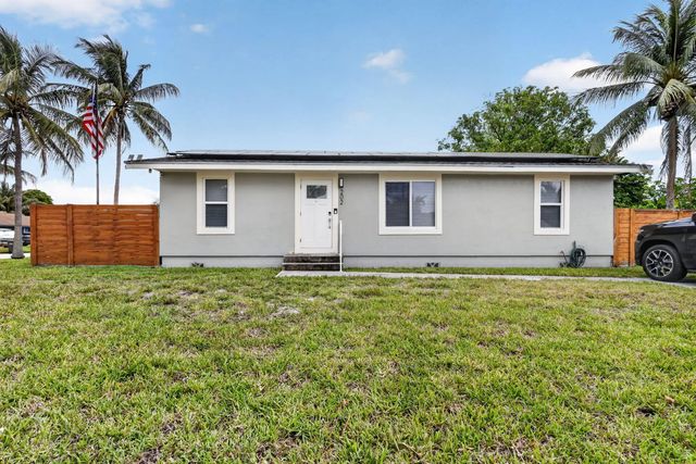 202 Elaine Circle W, West Palm Beach
