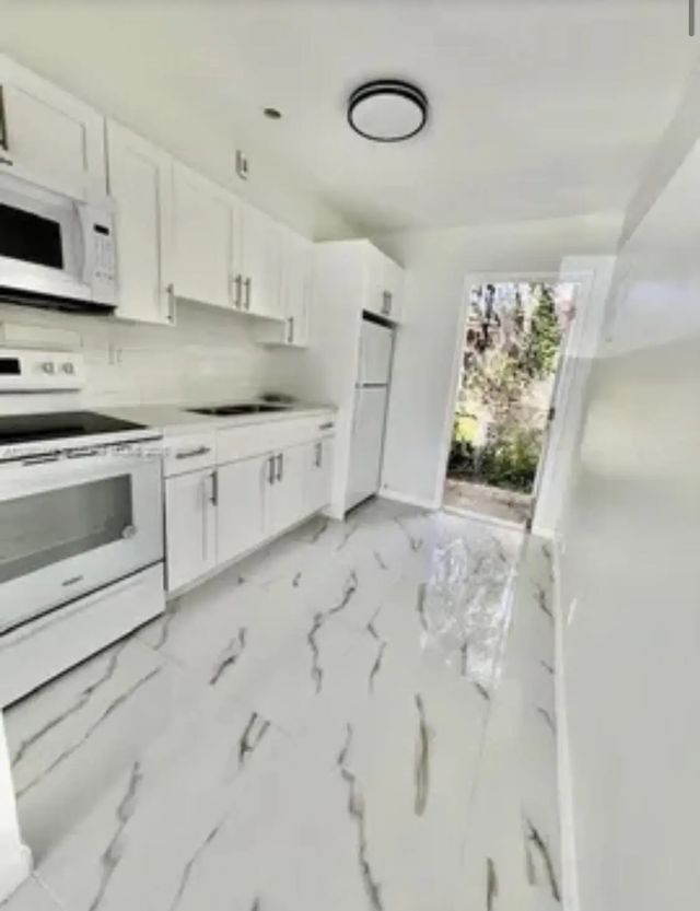 3 of 7 - 4951 Sw 26th Avenue #1-2, Dania Beach, FL