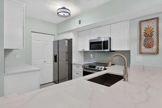 5 of 45 - 236 Village Boulevard #1202, Tequesta, FL