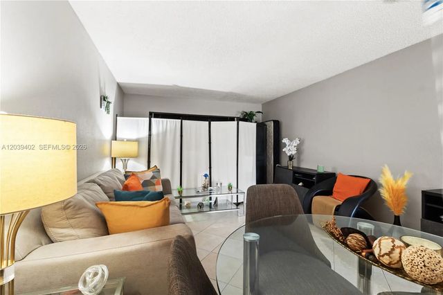 4 of 19 - 9281 Sunrise Lakes Boulevard #308, Sunrise, FL