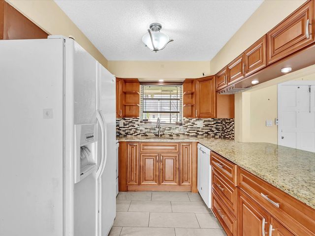 5 of 55 - 4041 Ne 18th Terrace, Pompano Beach, FL