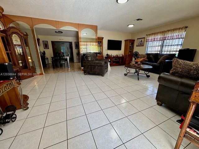 4 of 27 - 15940 Nw 37th Place, Miami Gardens, FL