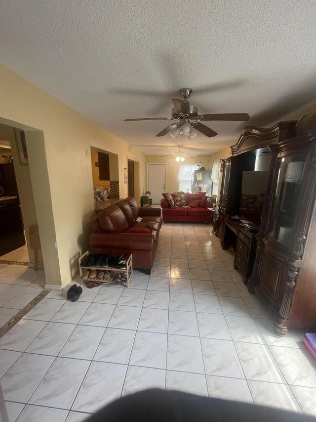 3 of 8 - 5706 Nw 68th Terrace, Tamarac, FL