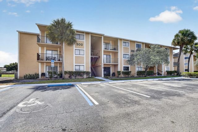 300 Palm Circle W #106, Pembroke Pines