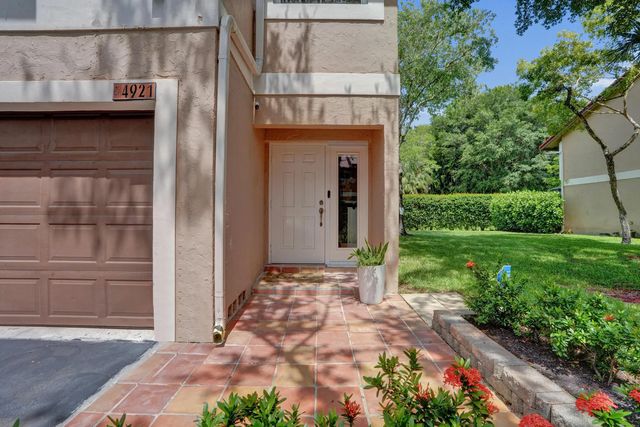 3 of 61 - 4921 Riverside Drive #606, Coral Springs, FL