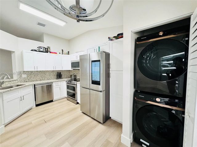 4 of 16 - 1480 Sweetbay Way, Hollywood, FL