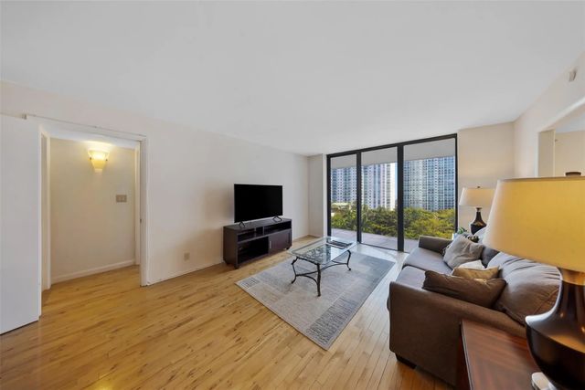 5 of 27 - 18181 Ne 31st Court #804, Aventura, FL