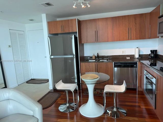 2 of 34 - 300 S Biscayne Boulevard #t-3703, Miami, FL