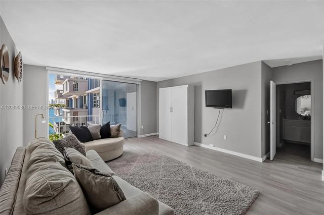 2 of 71 - 800 West Avenue #533, Miami Beach, FL