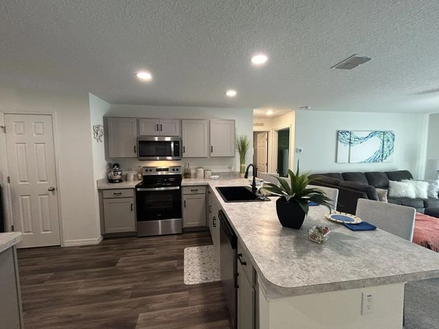 4 of 35 - 1014 Hammacher Avenue Sw, Palm Bay, FL