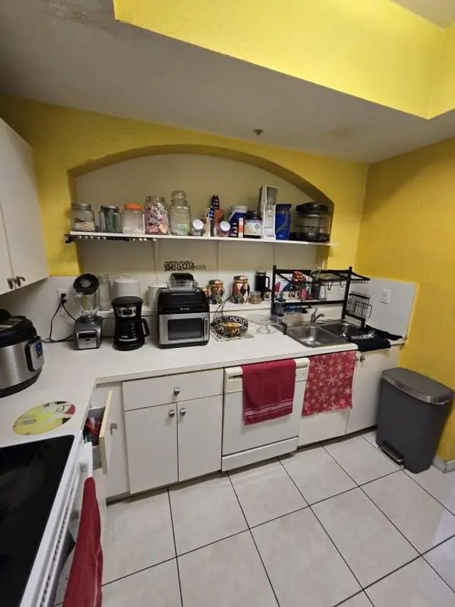 4 of 16 - 8930 W Flagler Street #221, Miami, FL