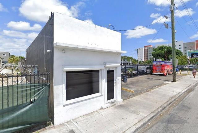 2045 Nw 36th Street, Miami