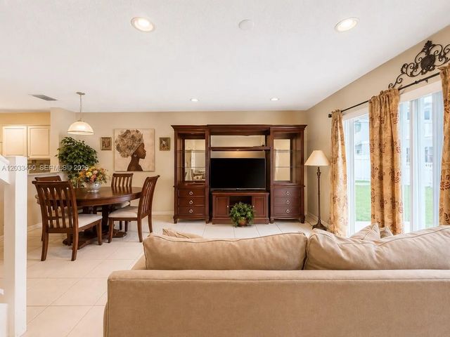 4 of 17 - 532 Nw 208th Terrace, Pembroke Pines, FL