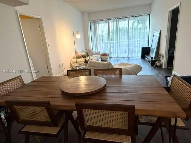 4 of 15 - 20515 E Country Club Drive #142, Aventura, FL