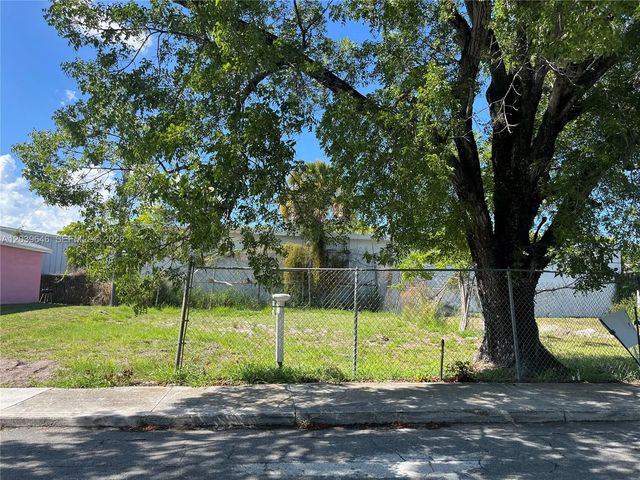 2 of 8 - 535 Lilac Court, West Palm Beach, FL