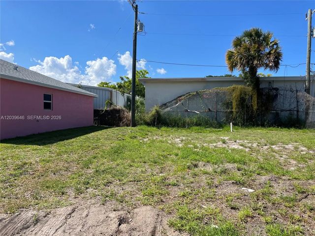 5 of 8 - 535 Lilac Court, West Palm Beach, FL
