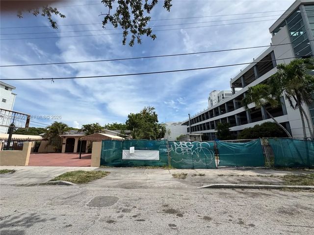 2524 Sw 6th Street, Miami